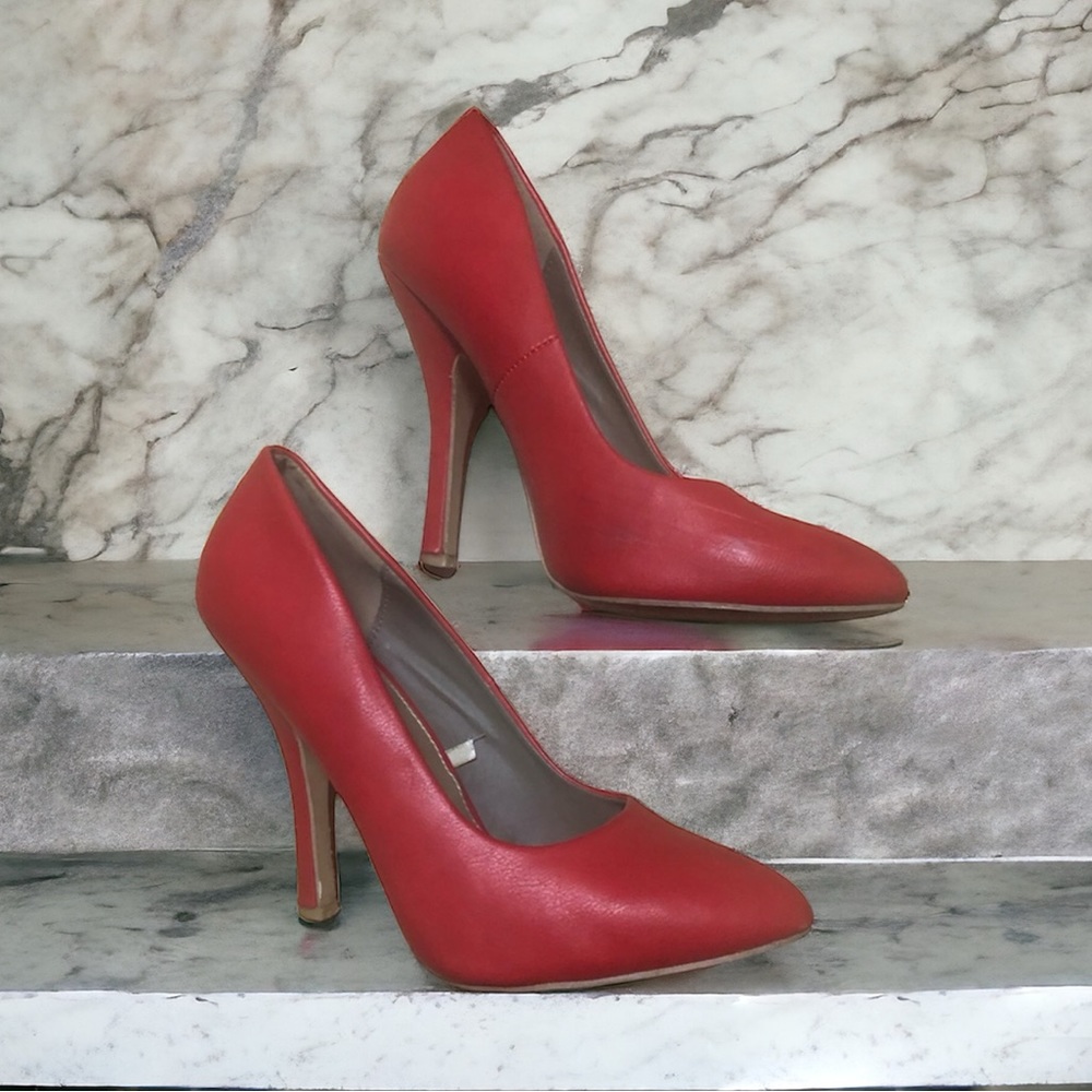 Janna Red Pointy Stilletto Heels Tan Base Size 8